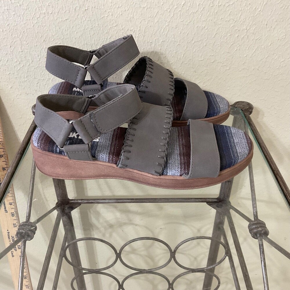 MUK LUKS sandals City Women sz 9 Gray faux suede Platform Sandals adj. hook/loop